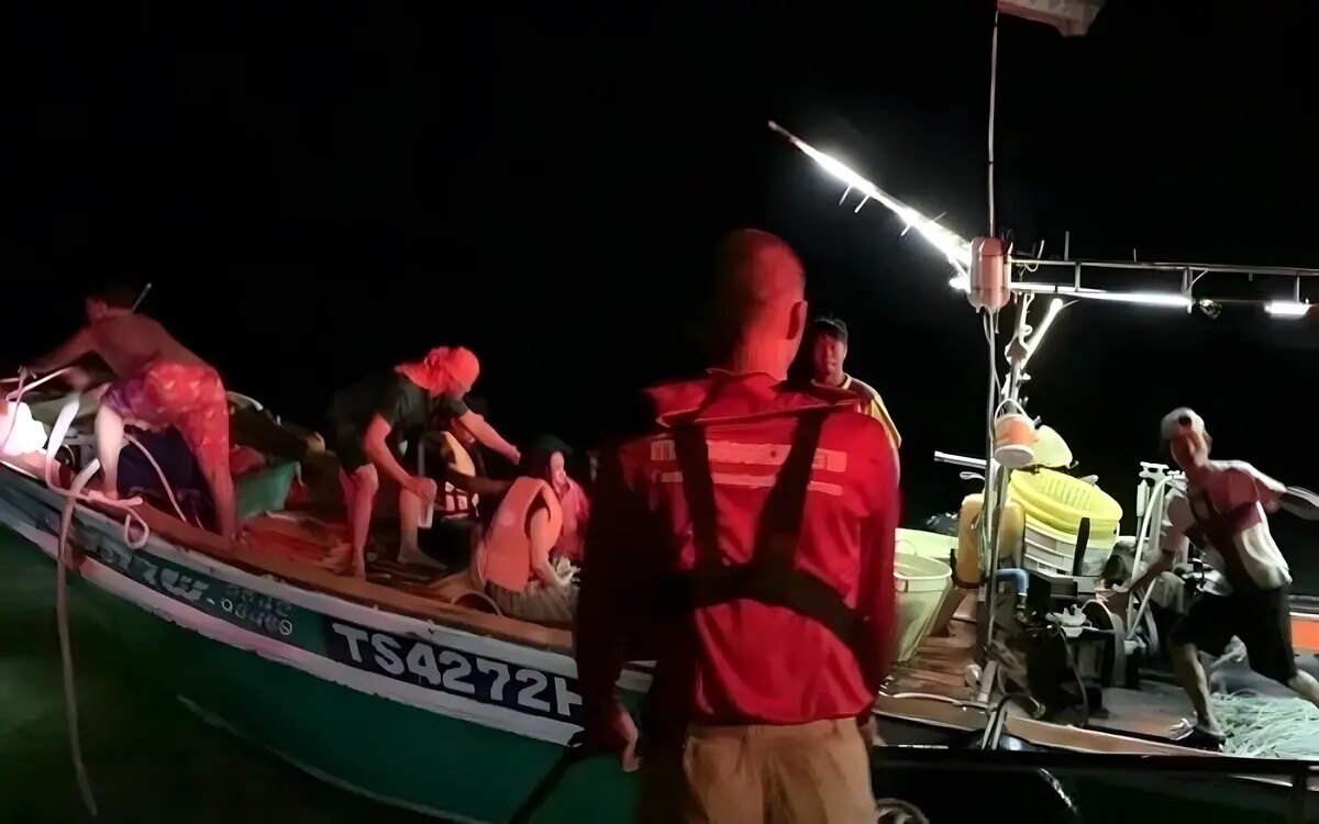 Touristen entkommen knapp dem tod nach schnellboot untergang in surat thani