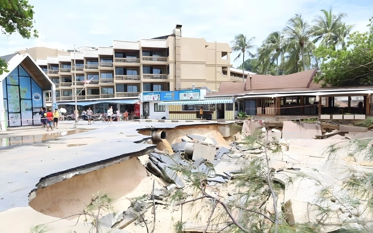 Tragische hochwasser erdrutschkatastrophe in phuket neun tote und zahlreiche vermisste auslaender