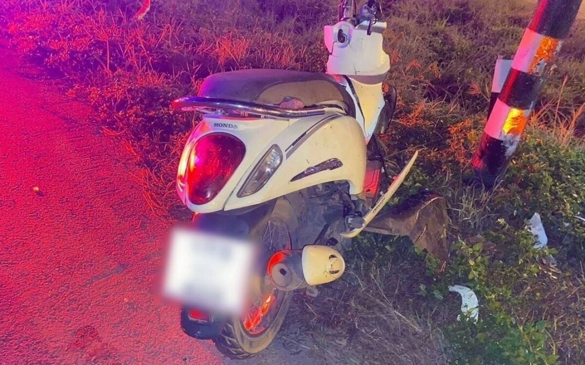 Trauriger motorradunfall in phayao 19 jaehriger stirbt nach aufprall gegen strommast