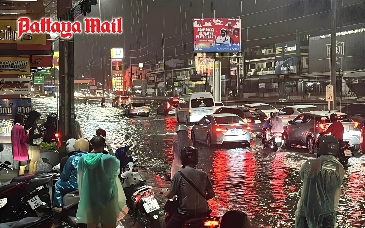 Ueberschwemmungen in pattaya verkehr kurz vor loy krathong festival lahmgelegt behoerden im einsatz