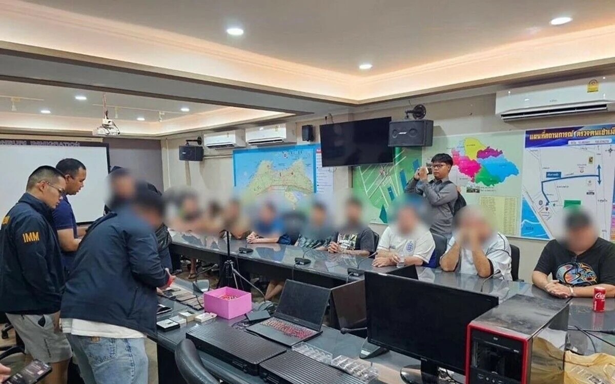 Unerlaubtes gluecksspiel unter auslaendern in pattaya polizei zerlegt geheime poker operation am