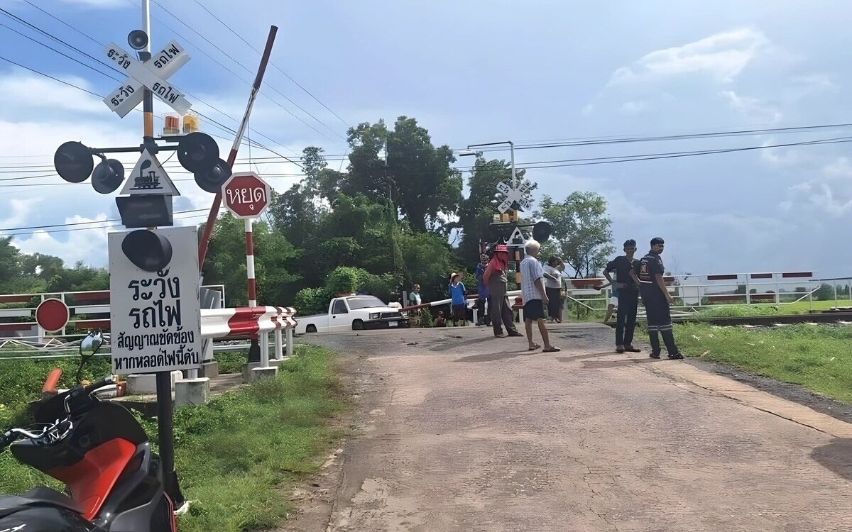 Unfall in Prachinburi: Zug kollidiert mit Eisverkäufer - Ausländischer Staatsbürger stirbt