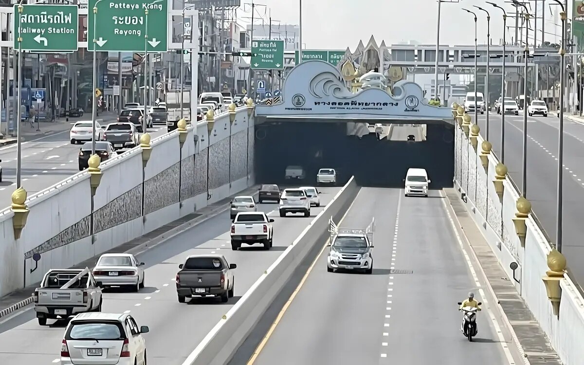 Verbotener motorradverkehr im pattaya tunnel loest sicherheitsbedenken aus