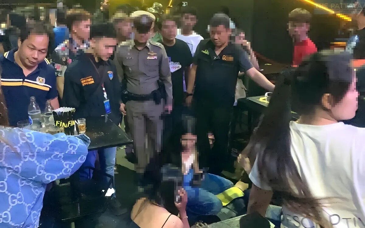 Verbrechensbekaempfung in pattaya waffen und drogen in vergnuegungsbars beschlagnahmt