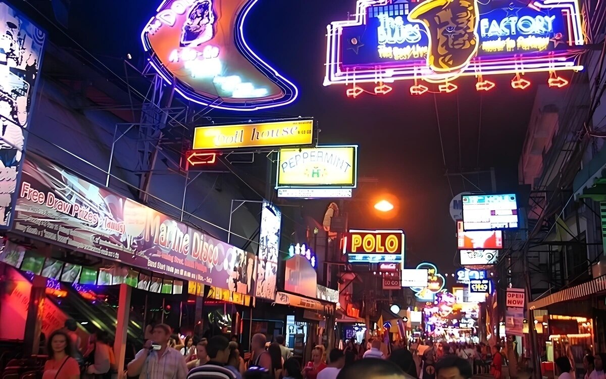 Verfuehrung in pattaya ein insiderblick auf das leben der barmaedchen nachtleben hautnah