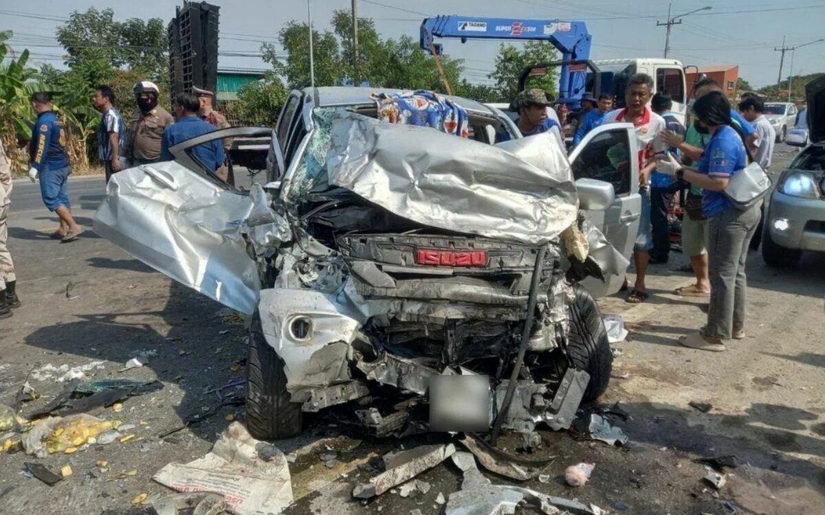 Verhaengnisvoller verkehrsunfall in ang thong 7 todesopfer und ein schwerverletzter