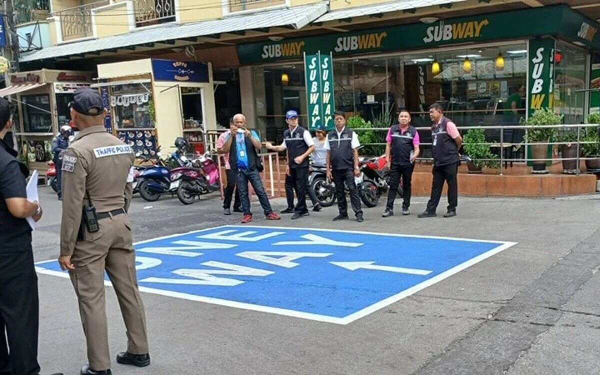 Verkehrschaos in pattaya einbahnstrassenregelungen missachtet einheimische fordern sofortige