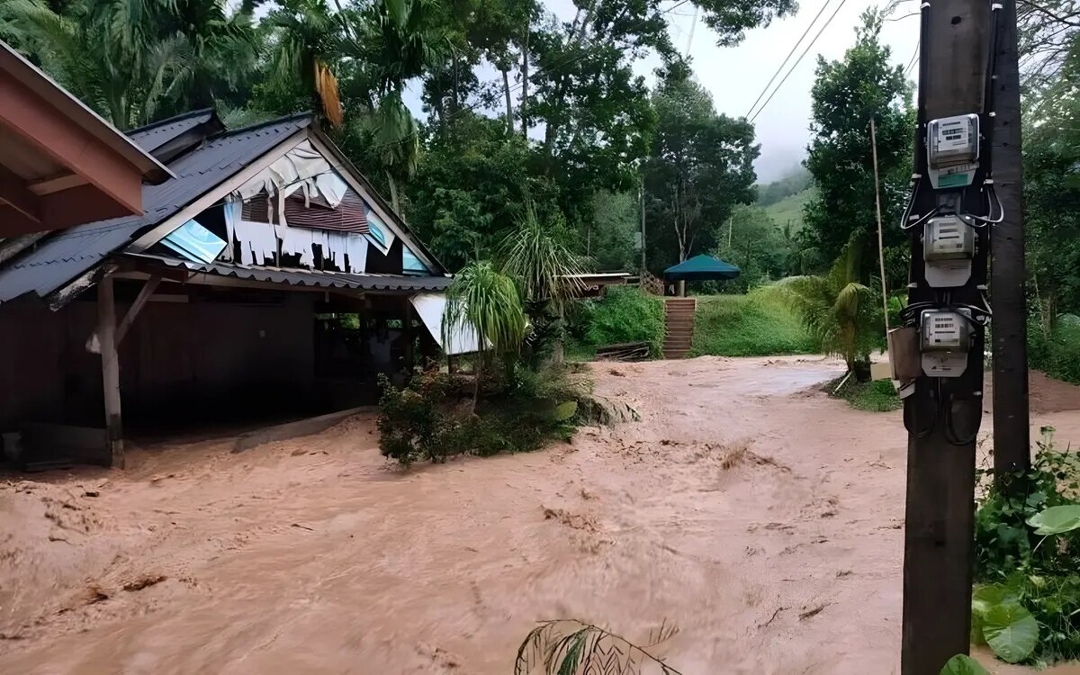 Vier thailaendische provinzen in hoechster alarmbereitschaft wegen erdrutschen und sturzfluten