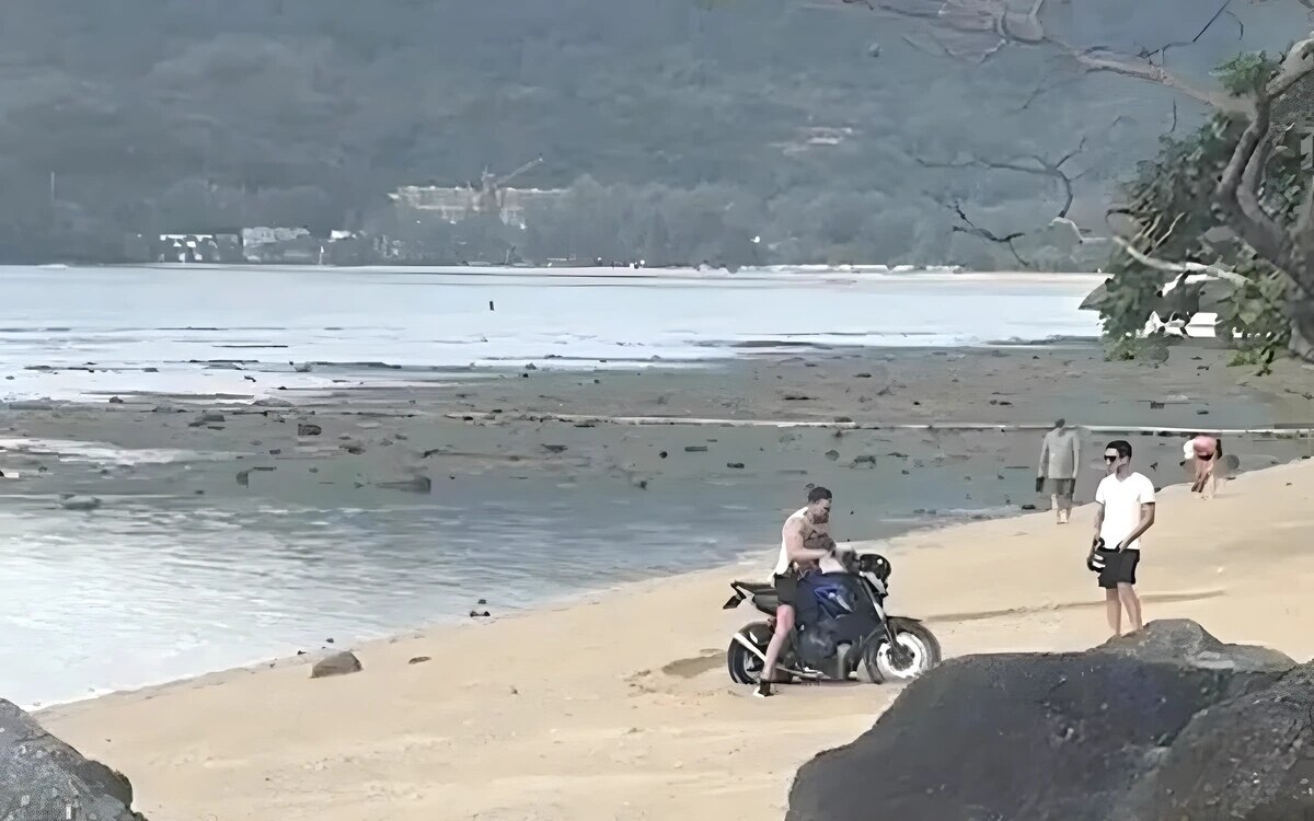 Viral am strand auslaendischer motorradfahrer in phuket mit 5 000 baht strafe belegt video