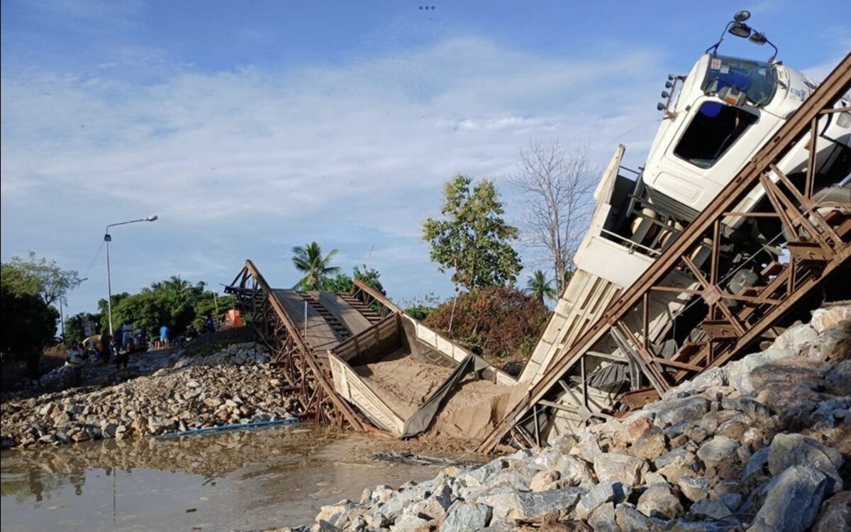 Warnungen ignoriert - Überladener Laster stürzt Brücke in Wang Thong ein!