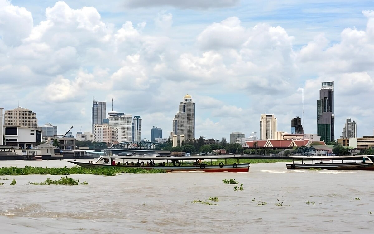 Wetterwarnung starke niederschlaege bedrohen bangkok und umgebung chao phraya wird gesichert