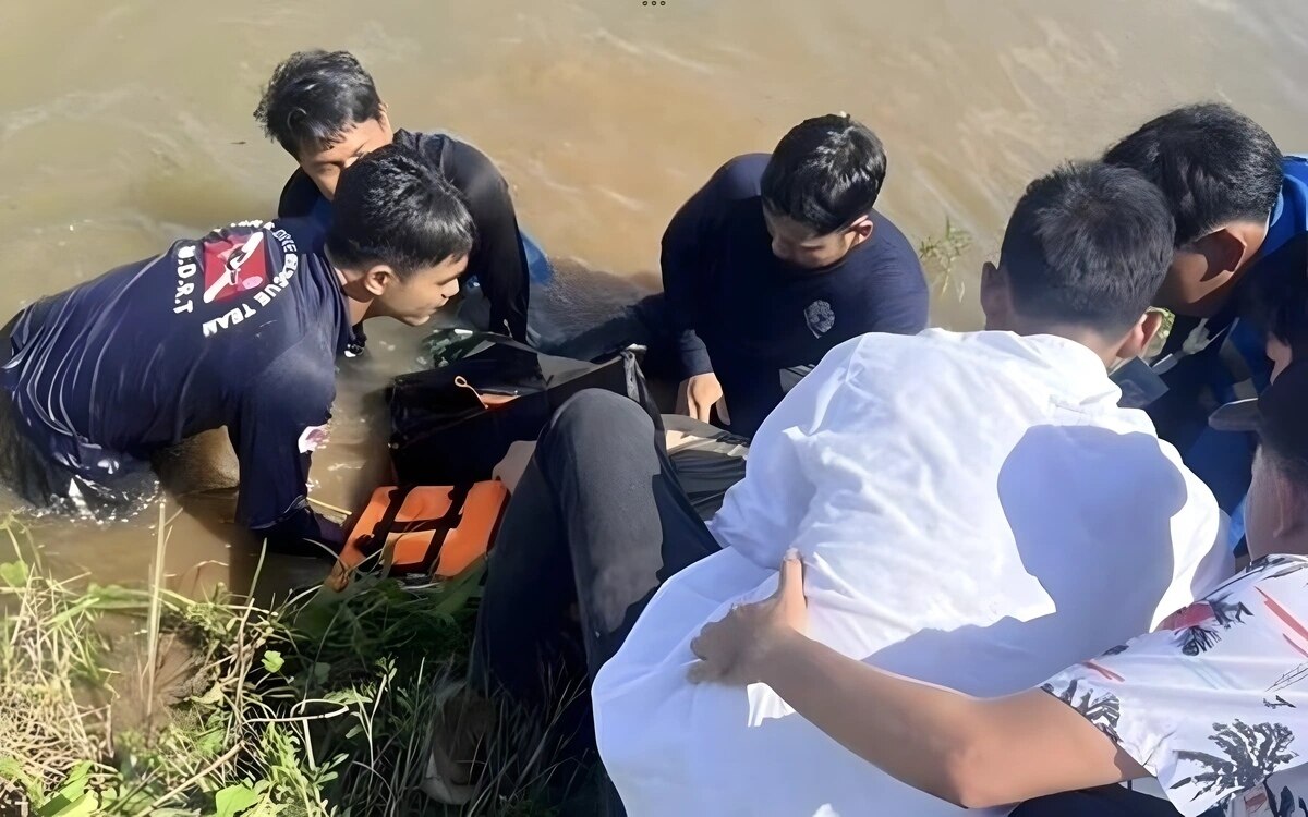 Wundersame rettung soldat ueberlebt nachdem sein auto eine halbe stunde unter wasser stand