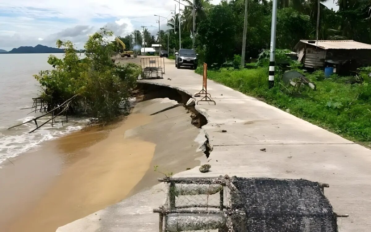 Zerstörerische Flutwelle: Hua Hin Beach Road in Trümmern, 2.500 Haushalte betroffen