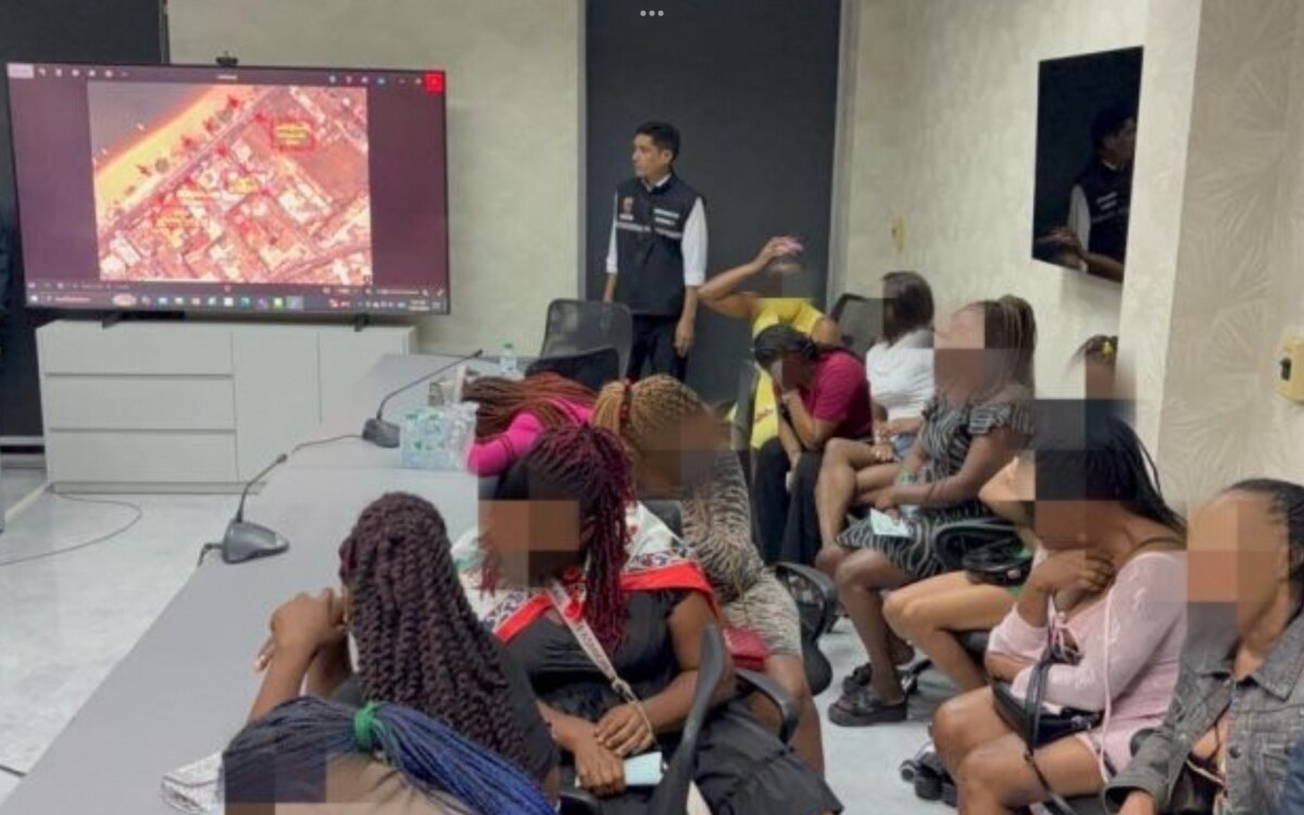 Zwanzig auslaenderinnen in pattaya festgenommen festnahmen wegen unerlaubter prostitution am strand