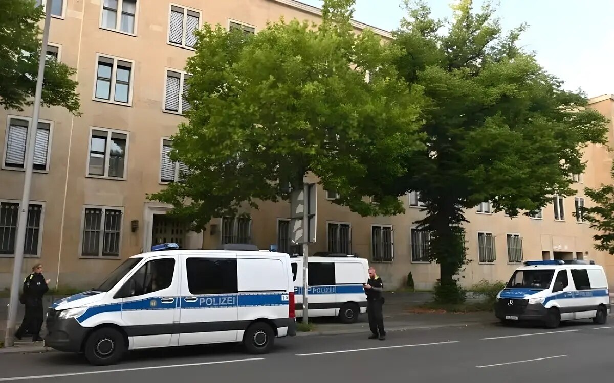 Berlin: Einbruch ins Hauptzollamt Berlin: Täter flüchtig