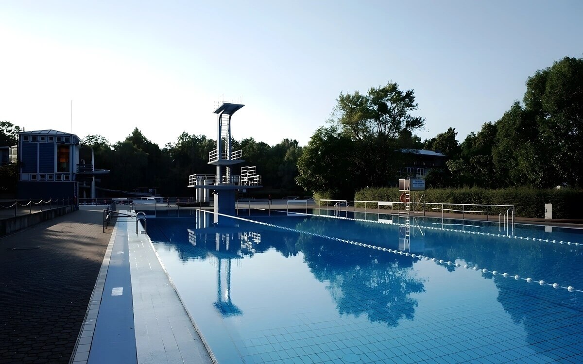 Berlin gewaltsamer streit vor berliner freibad eskaliert