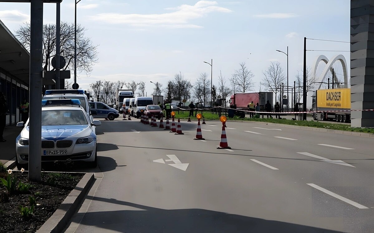 Berlin grenzkontrollen in deutschland verursachen kaum verkehrsverzoegerungen