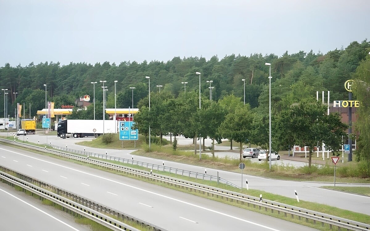 Berlin messerangriff in brandenburg moeglicher islamistischer hintergrund untersucht