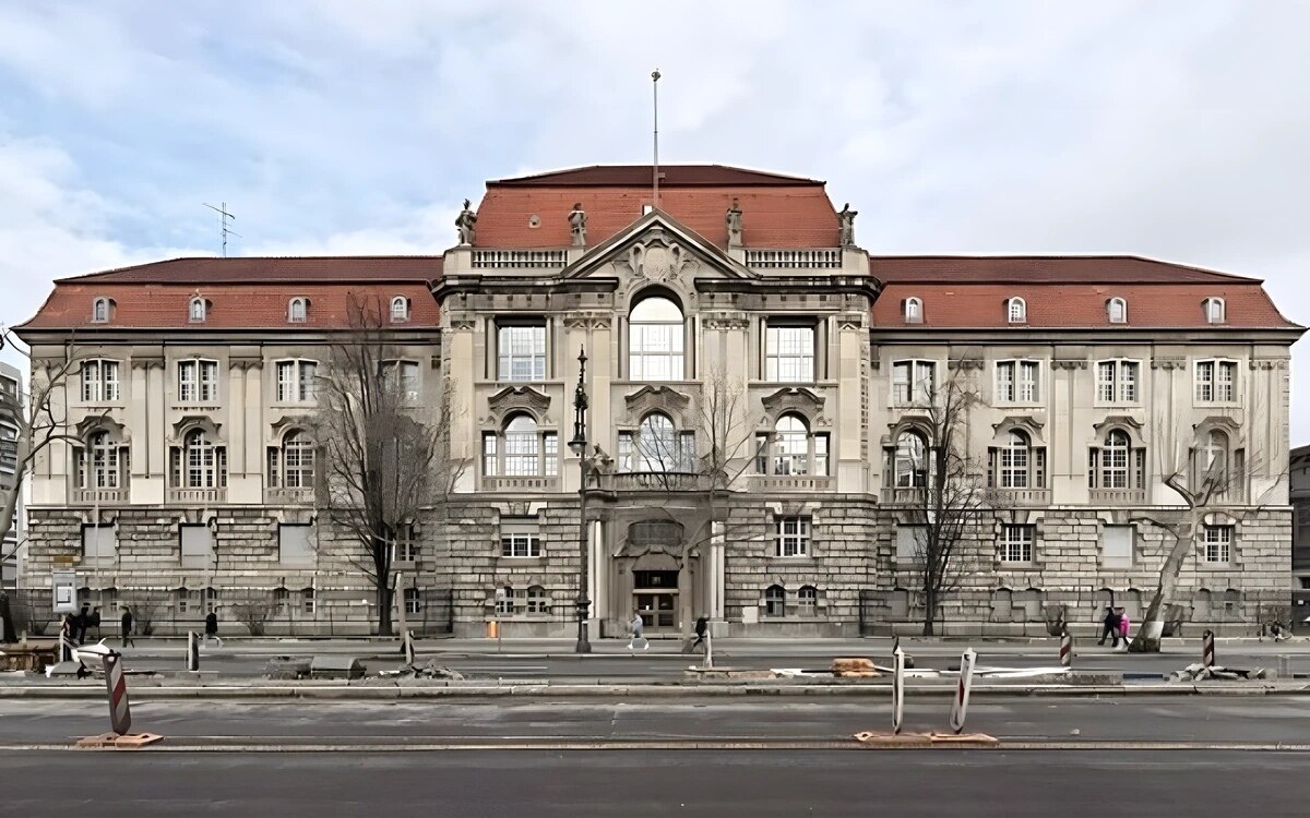 Berlin oberverwaltungsgericht bestaetigt waffenentzug fuer afd mitglieder aufgrund