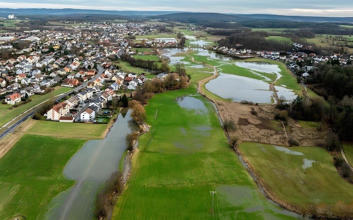 Berlin schneechaos und hochwassergefahr deutschland in alarmbereitschaft