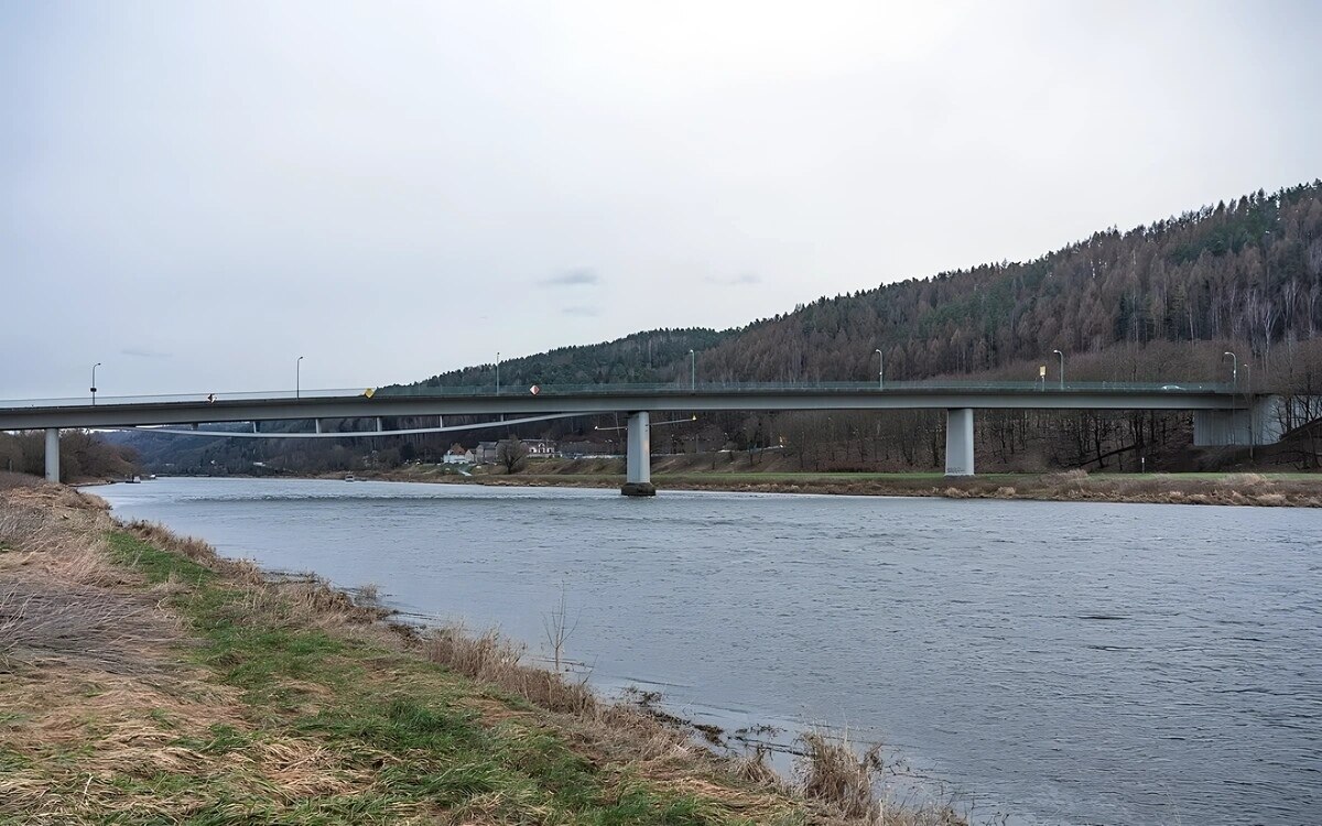 Berlin: Sperrung der Elbbrücke in Bad Schandau wegen Einsturzgefahr