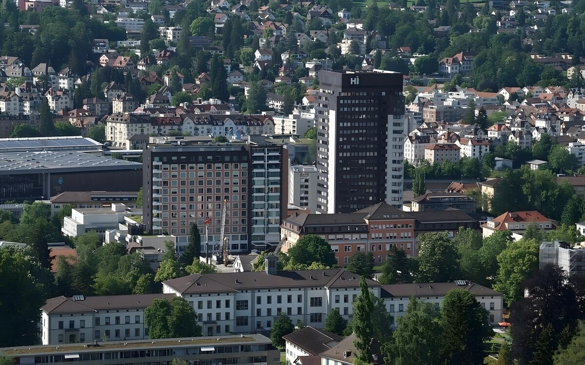 Bern: Krise im Schweizer Gesundheitswesen - Spitäler vor dem Kollaps