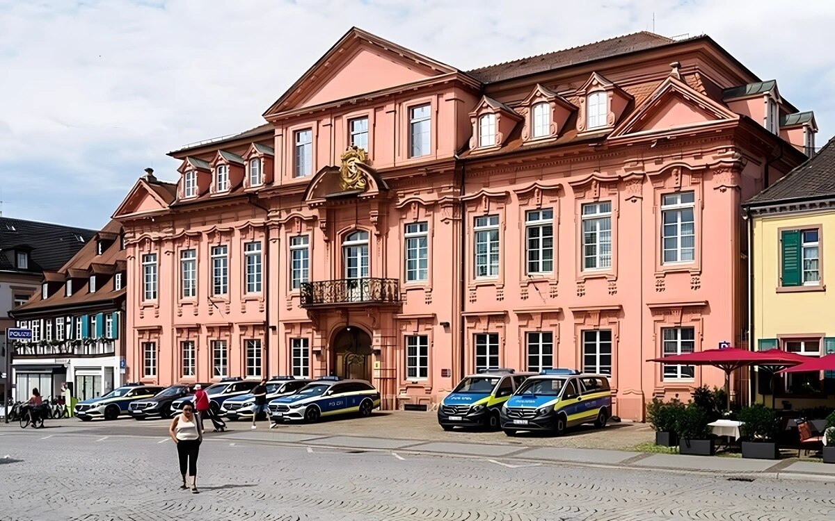 Bremen hammer angriff auf polizeirevier mann von spezialkraeften festgenommen