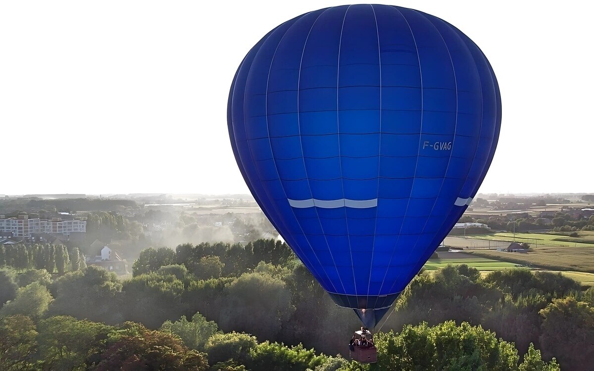 Euskirchen heissluftballon geraet in stromleitung und geht in flammen auf