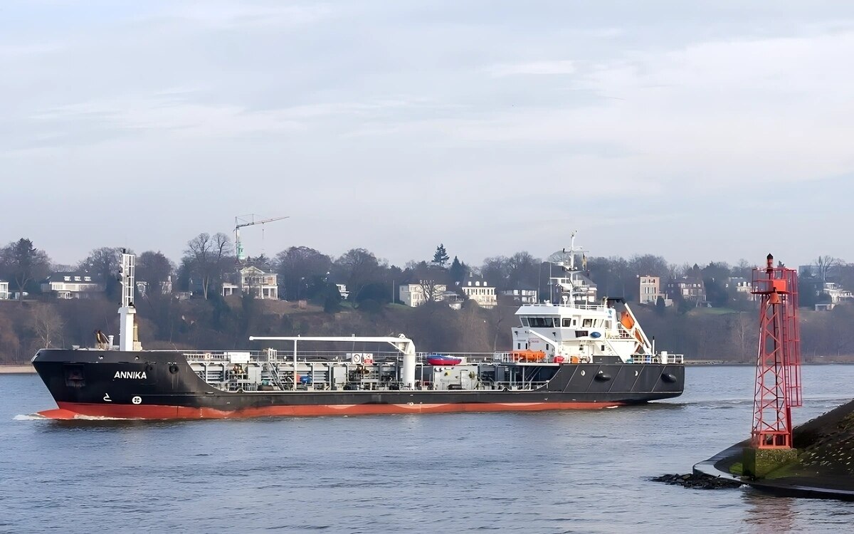 Heiligendamm: Schiffbruch - Brand auf Tankschiff Annika verhindert Schlimmeres