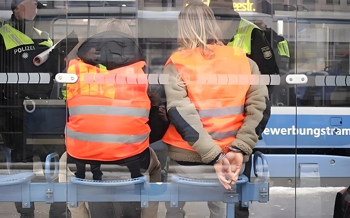 Nrw lkw chaosfahrt mehr als 20 verletzte durch moegliche drogen und alkoholbeeinflussung