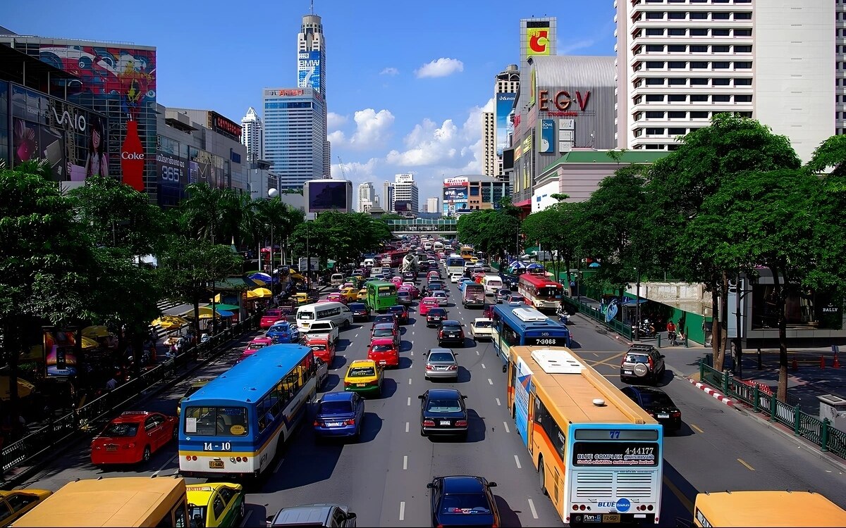 Tipps fuer linksverkehr in thailand so bleiben sie sicher auf den strassen