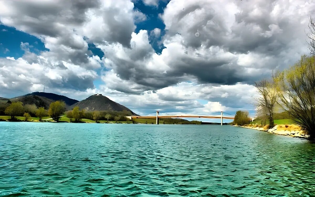 Ulm: Teenager in der Donau vermisst - Rettungskräfte zweifeln an Überlebenschancen