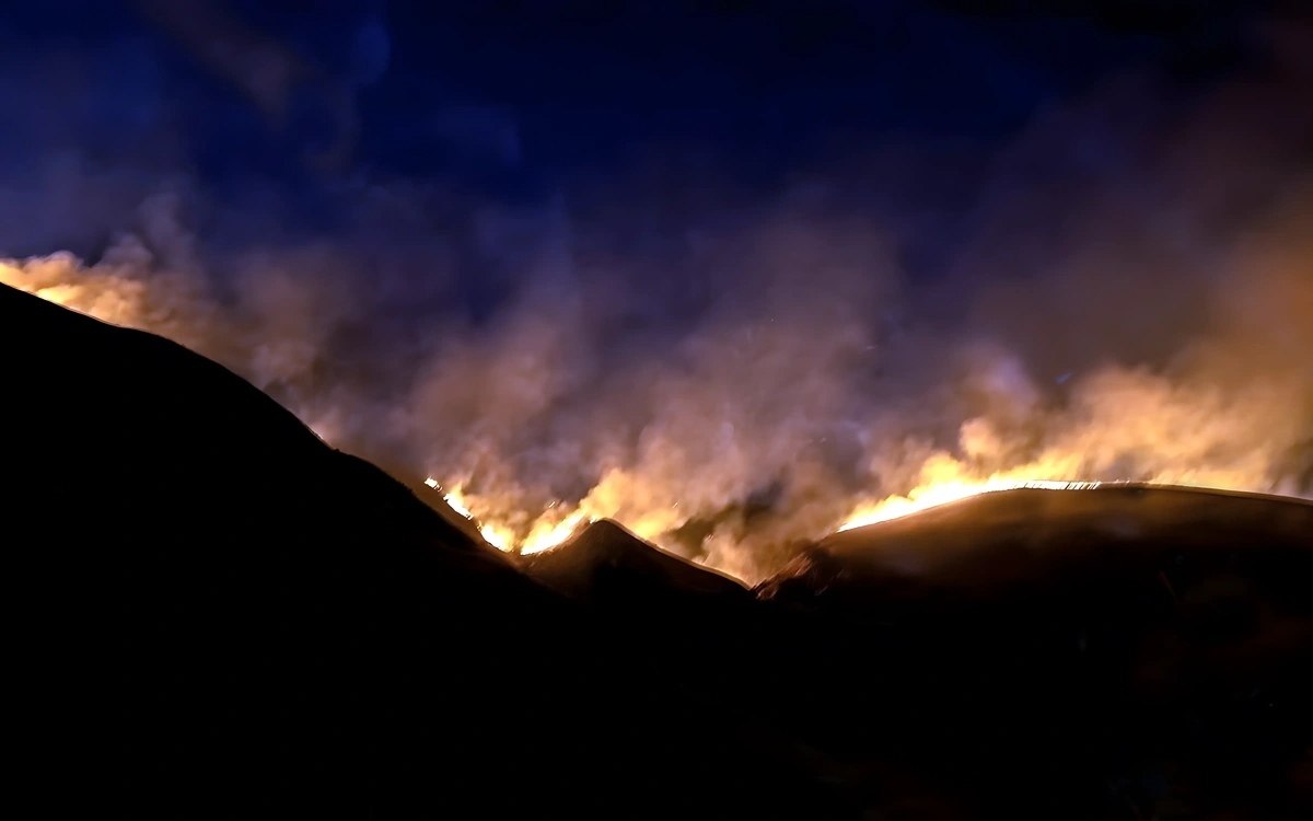 Usa waldbrand in kalifornien feuer zerstoert haeuser und treibt anwohner in die flucht