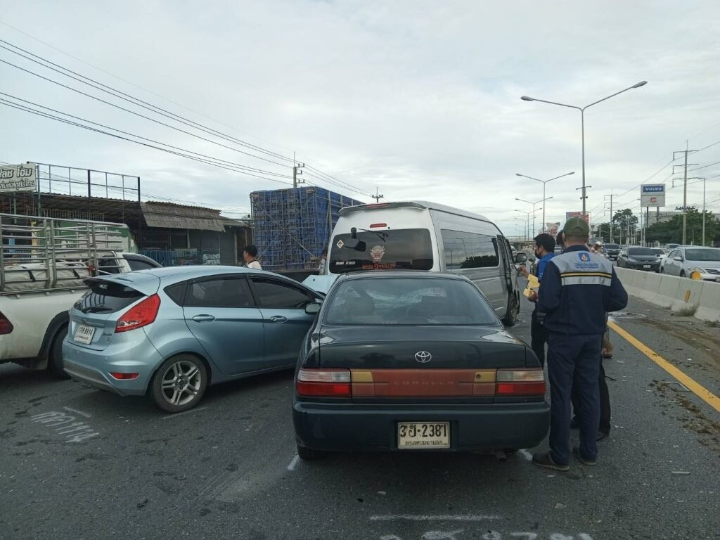 Bhumibol Chonlasit Road: Zwei Tote bei Kutschenunfall, gefolgt von zwei weiteren Zusammenstößen