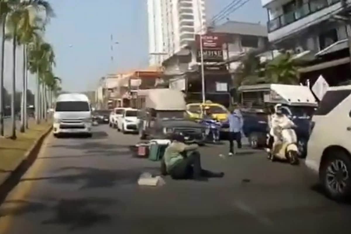 Ausländischer Motorradfahrer flüchtet nach Zusammenstoß mit thailändischem Lieferfahrer - Video aufgetaucht