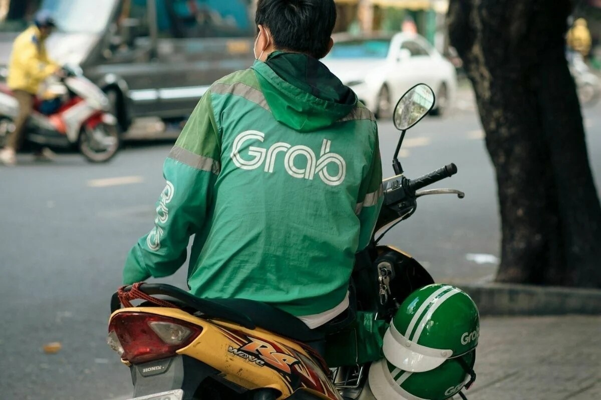 Bizarres Grab-Rider-Erlebnis: Leichentransport für nur 53 Baht auf Motorrad in Thailand