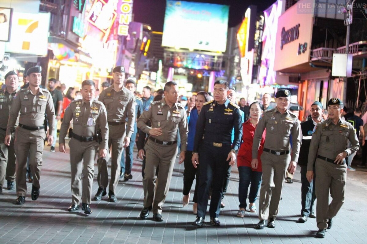 Sicherheit für Touristen in Pattaya: Polizei und Drogenfahnder patrouillieren die Walking Street