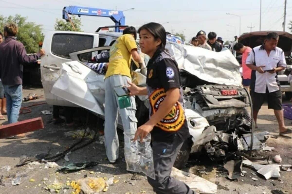 Verhängnisvoller Verkehrsunfall in Ang Thong: 7 Todesopfer und ein Schwerverletzter