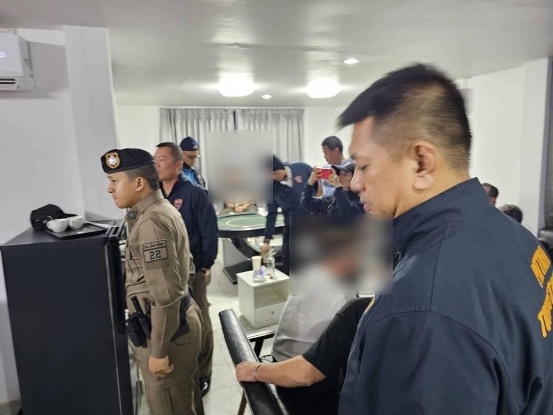 Polizei in Pattaya sprengt illegales Pokerspiel: 12 Personen verhaftet, darunter viele Ausländer