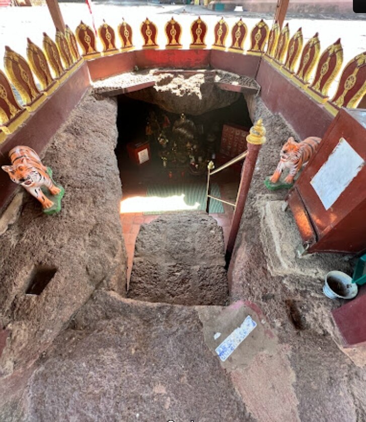 Die Verehrung der Buddha-Fußabdrücke in den heiligen Tempelanlagen Thailands