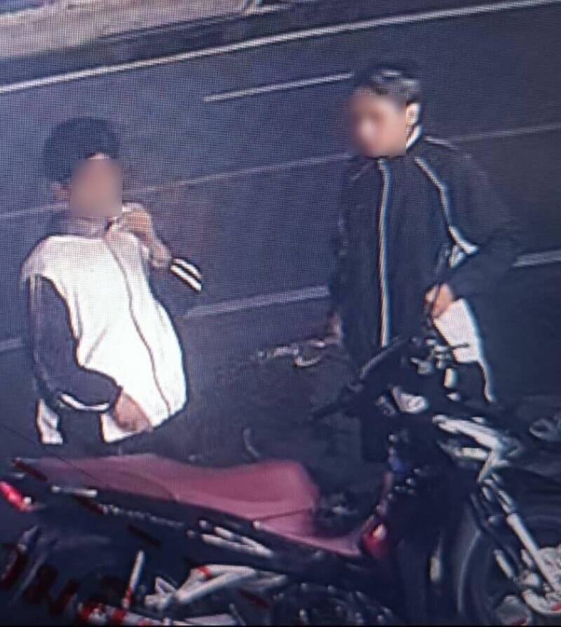 Zwei thailändische Männer in Bangkok verhaftet: Bewaffneter Raubüberfall auf chinesischen Touristen mit Steakmesser