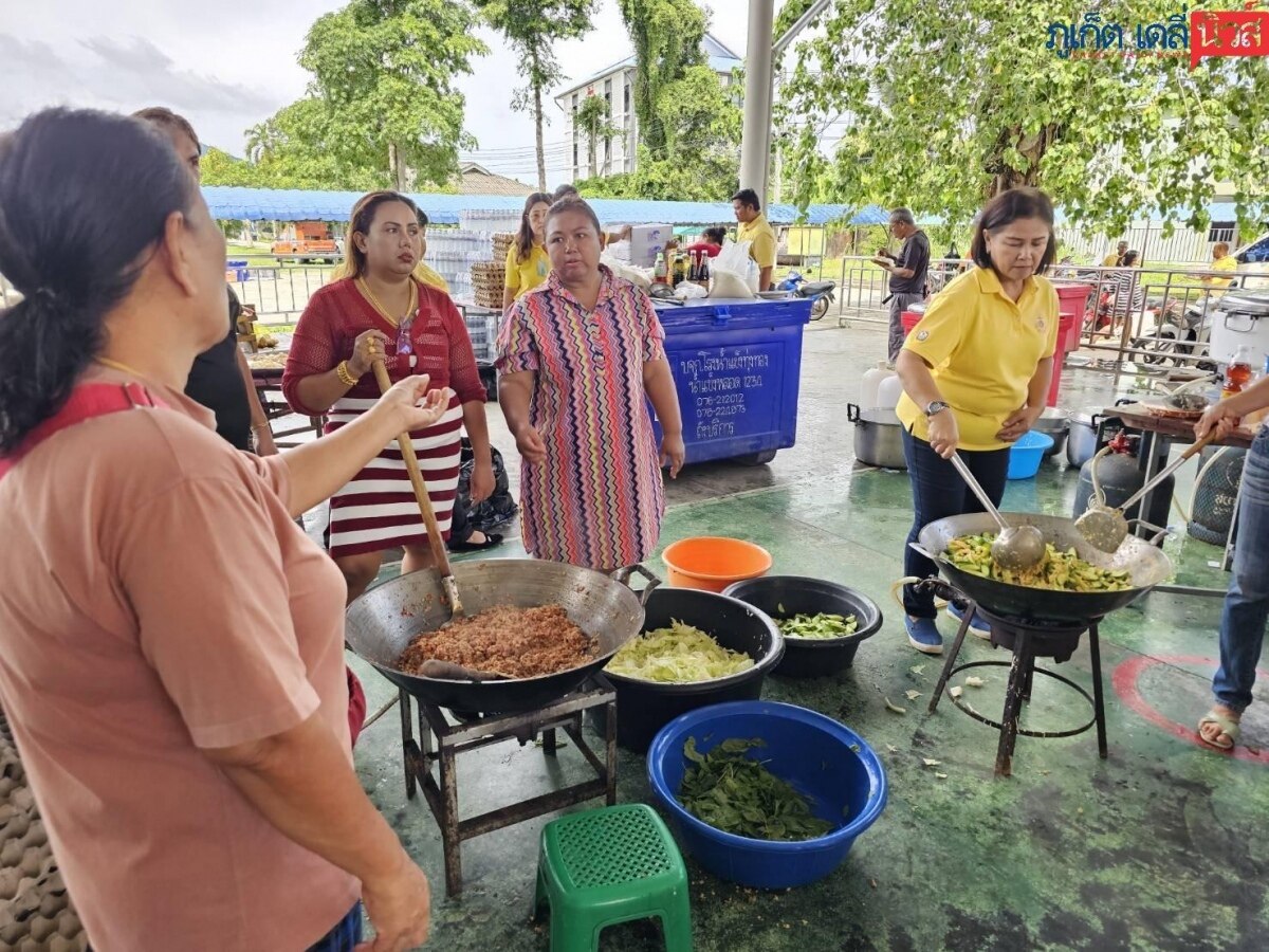 Hilfe für Überschwemmungsopfer auf Phuket - Einzigartiger Zusammenhalt