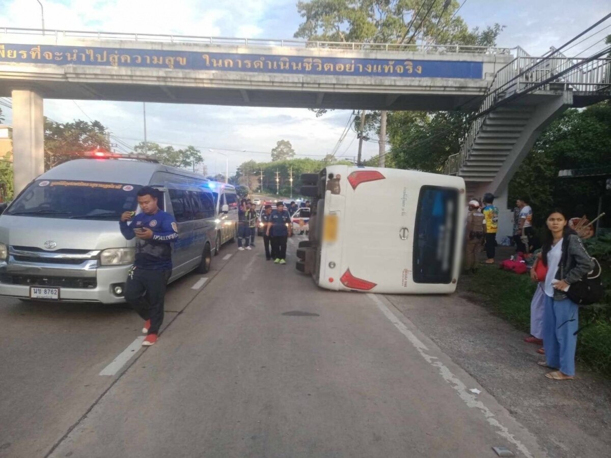 Reisebus kippt in Surat Thani um - 10 ausländische Touristen verletzt